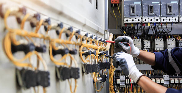 Professional Electrician technician working in Vicksburg, MI